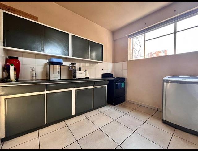 3 BEDROOM APARTMENT FOR SALE IN SUNNYSIDE